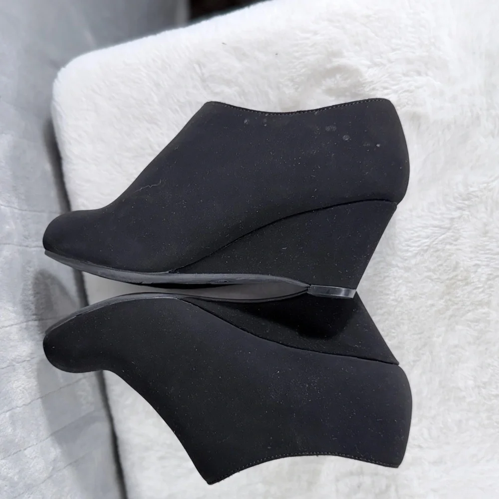 Andiamo Black Faux Suede Wedge Ankle Booties Size 6.5